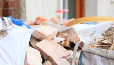 Белорусам больше не надо самим вывозить мусор после ремонта квартир